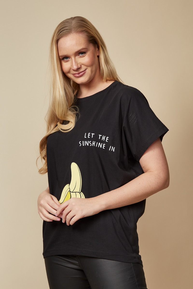 Oversized Banana T-Shirt in Black