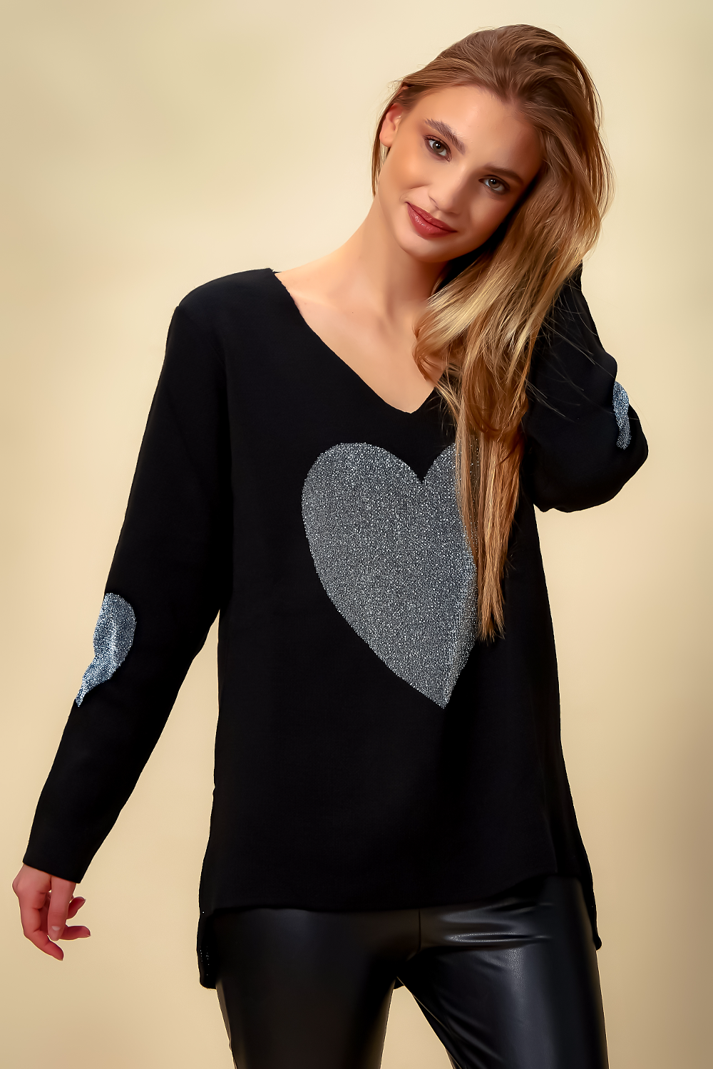 Oversized Long Sleeves Heart Top with V Neck in Black
