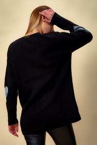 Oversized Long Sleeves Heart Top with V Neck in Black