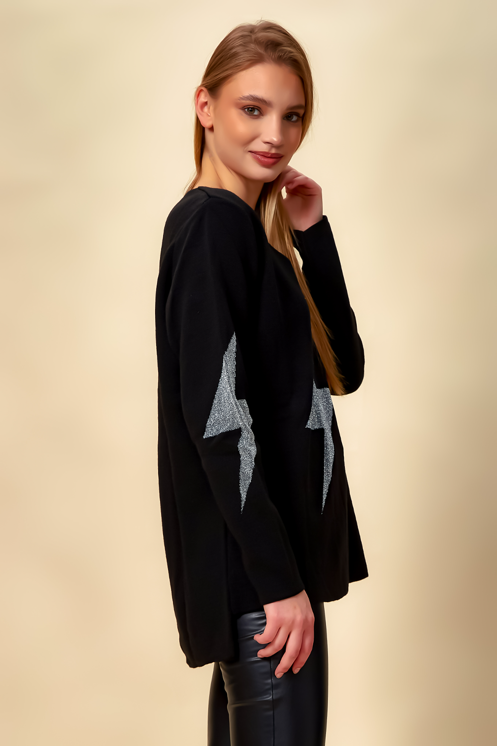 Oversized Long Sleeves Flash Top with V Neck in Black