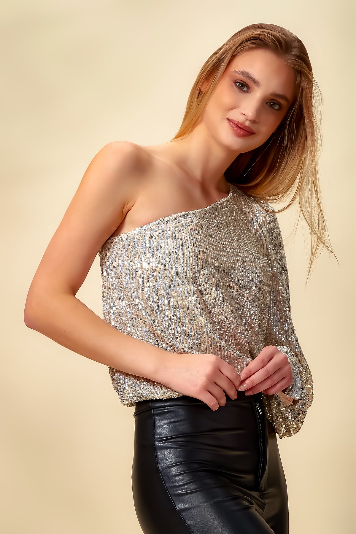 Sequin One Shoulder Top in Silver