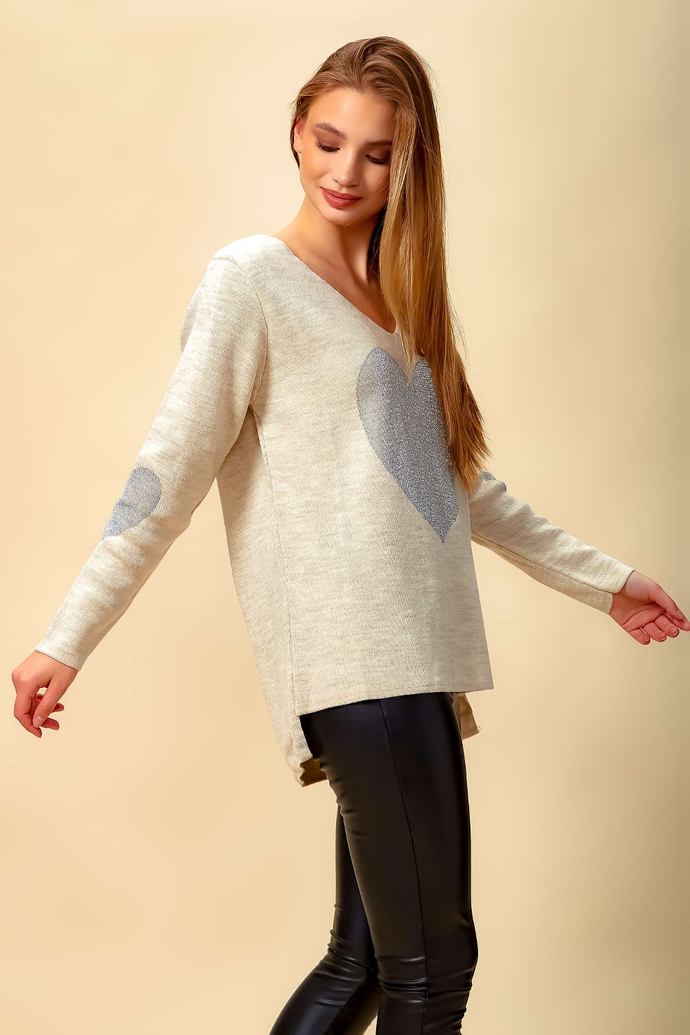 Long Sleeves Relaxed Fit Heart Top with V Neck in Cream
