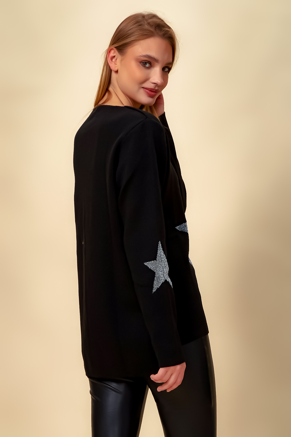 Oversized Long Sleeves Star Top with V Neck in Black