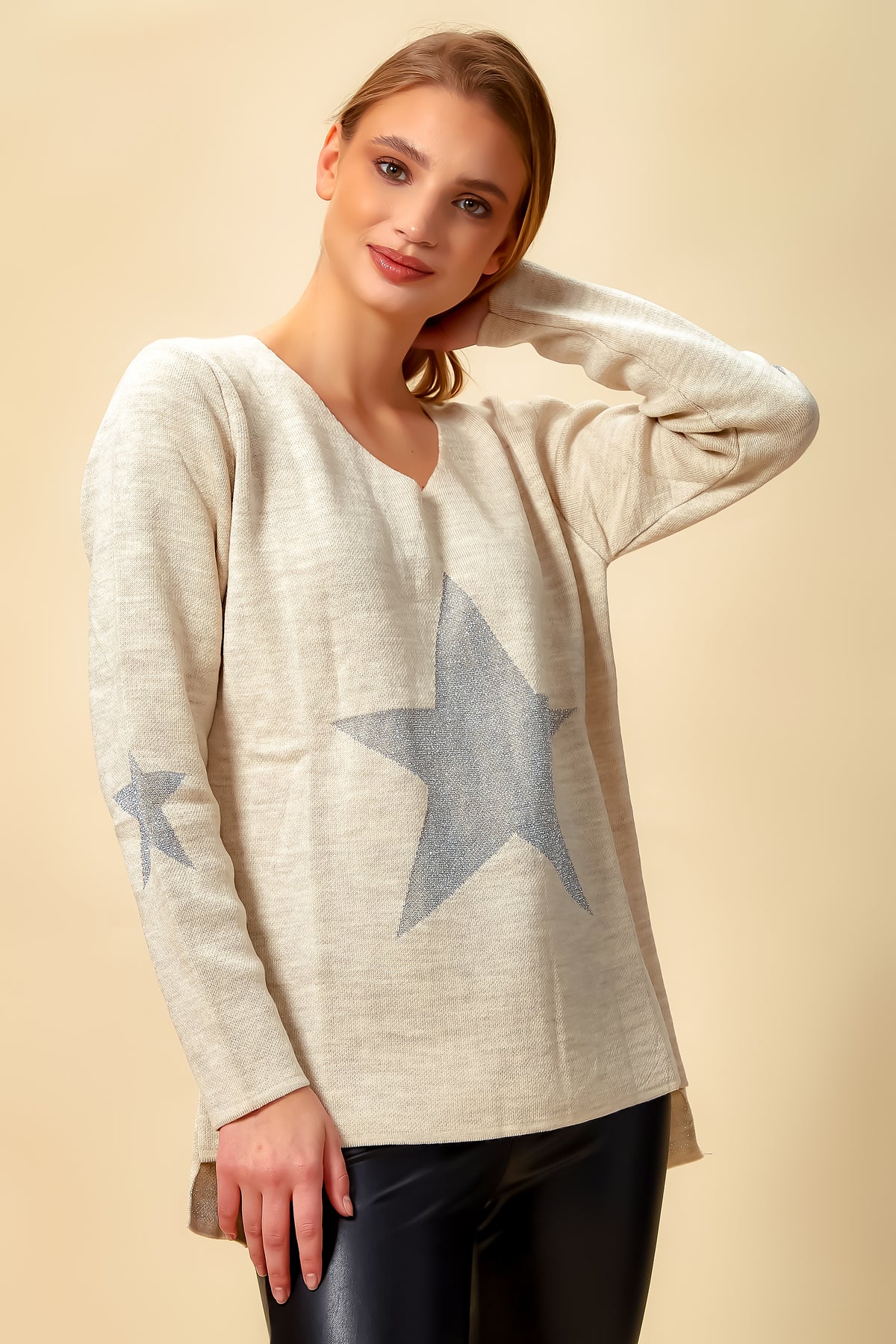 Oversized Long Sleeves Star Top with V Neck in Cream