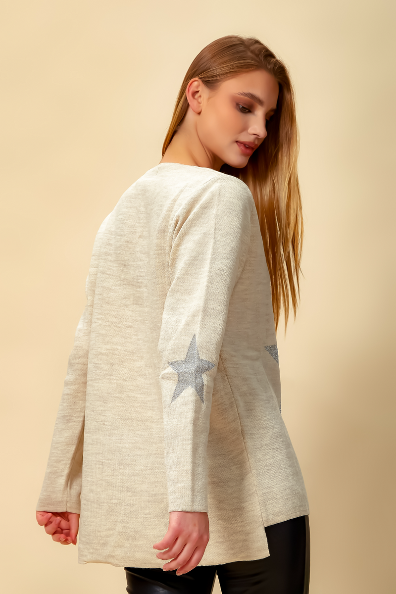 Long Sleeves Relaxed Fit Star Top with V Neck in Cream