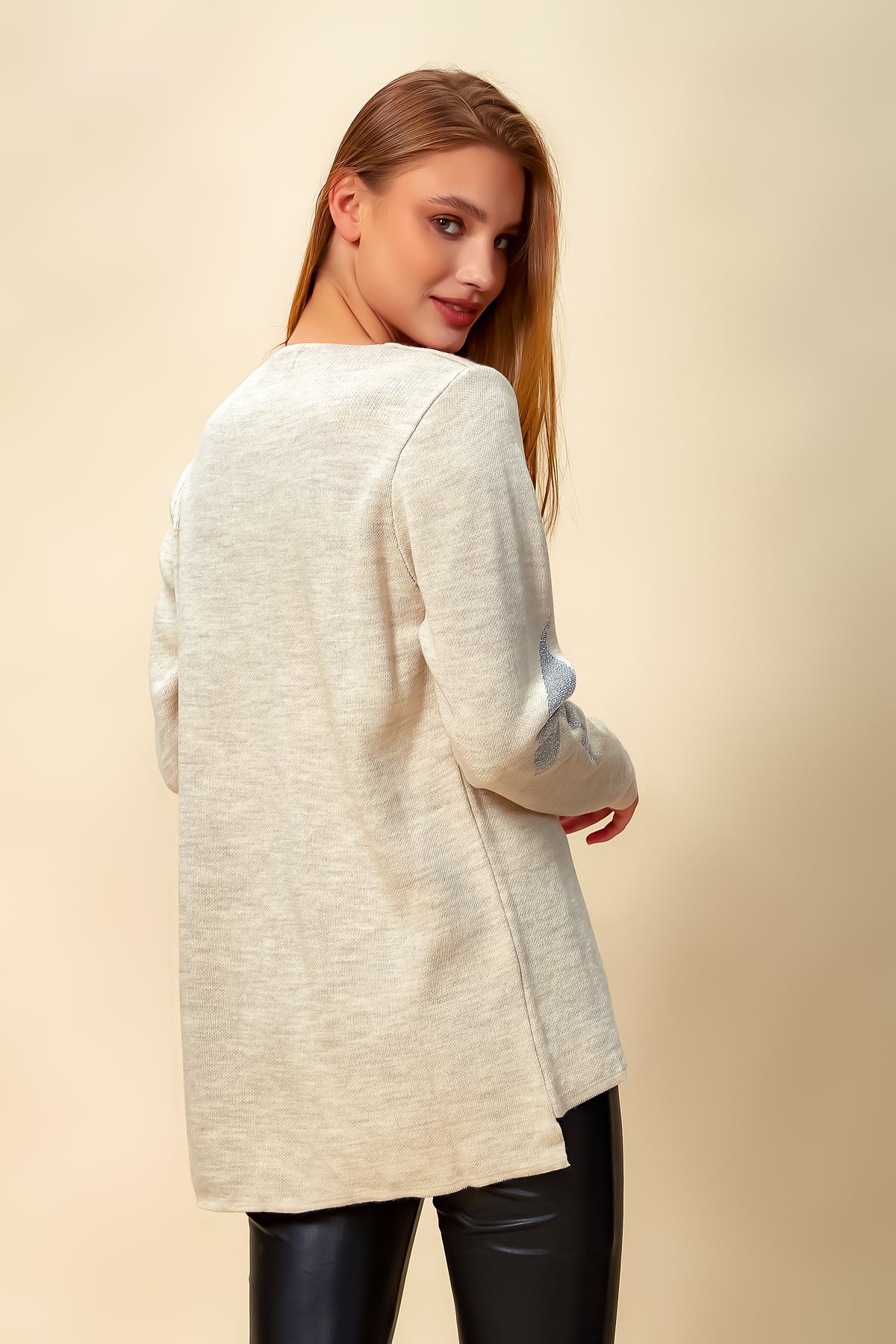 Oversized Long Sleeves Flash Top with V Neck in Cream