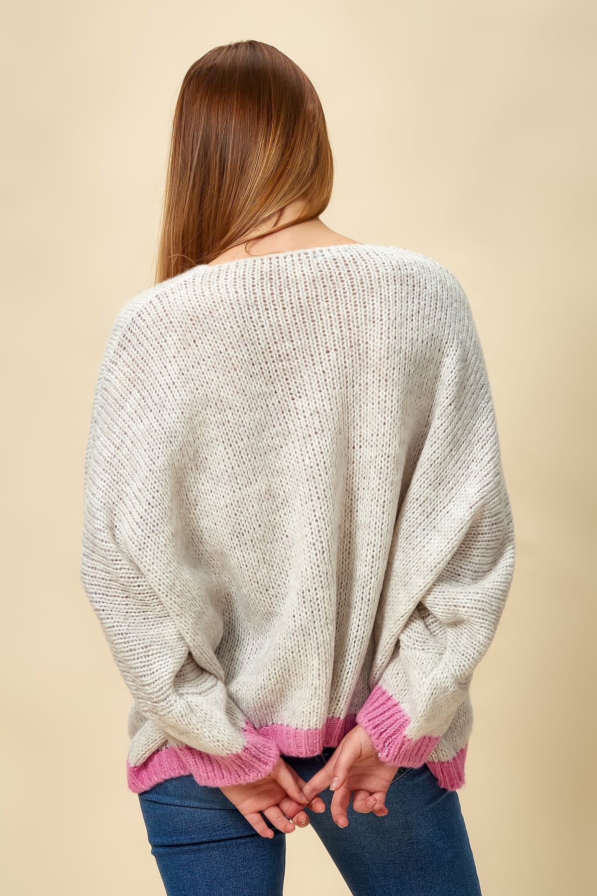 Oversized Star Tricot Jumper with V neck in White and Pink