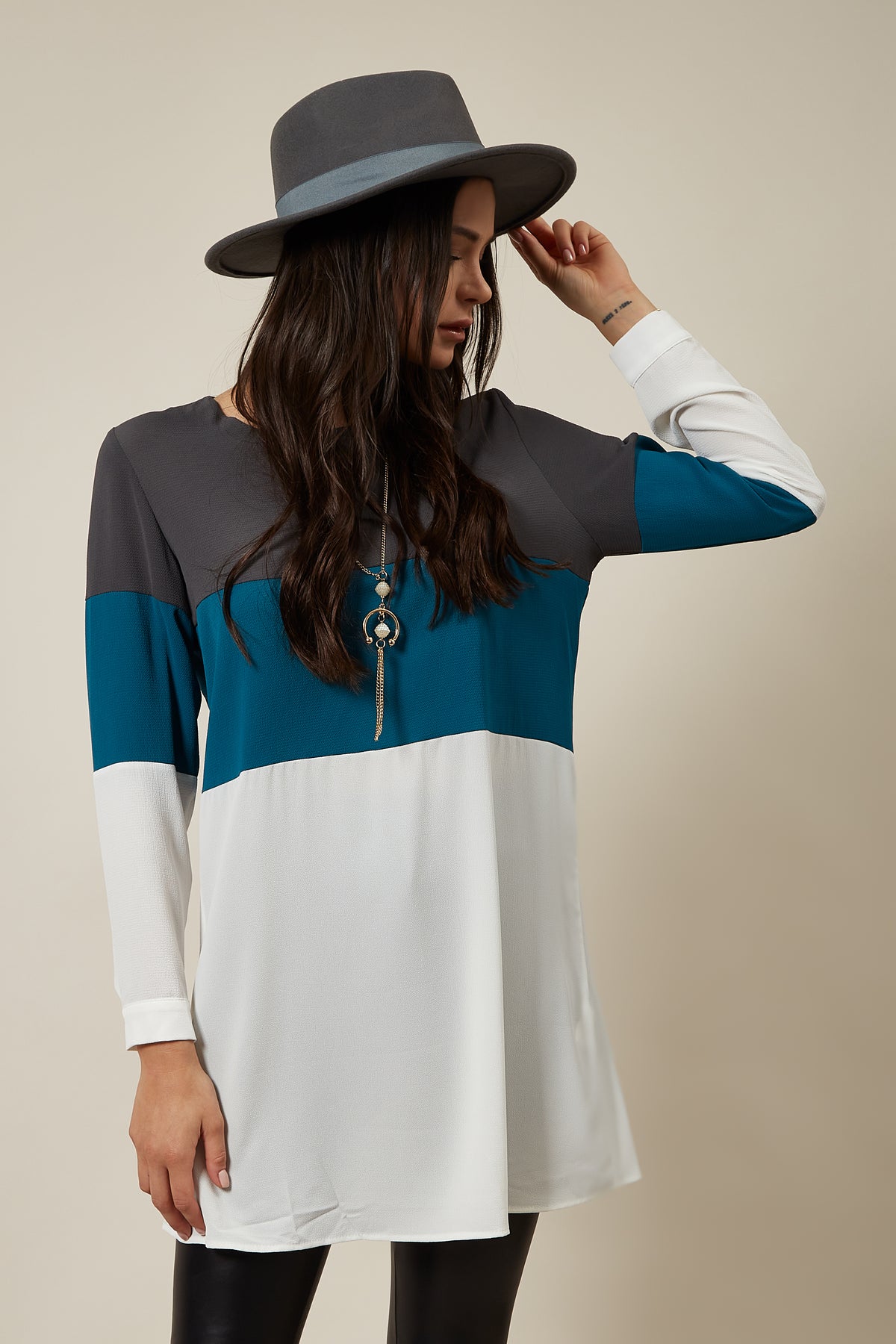 Oversized Colour Block Top In Grey, Blue And White With Necklace