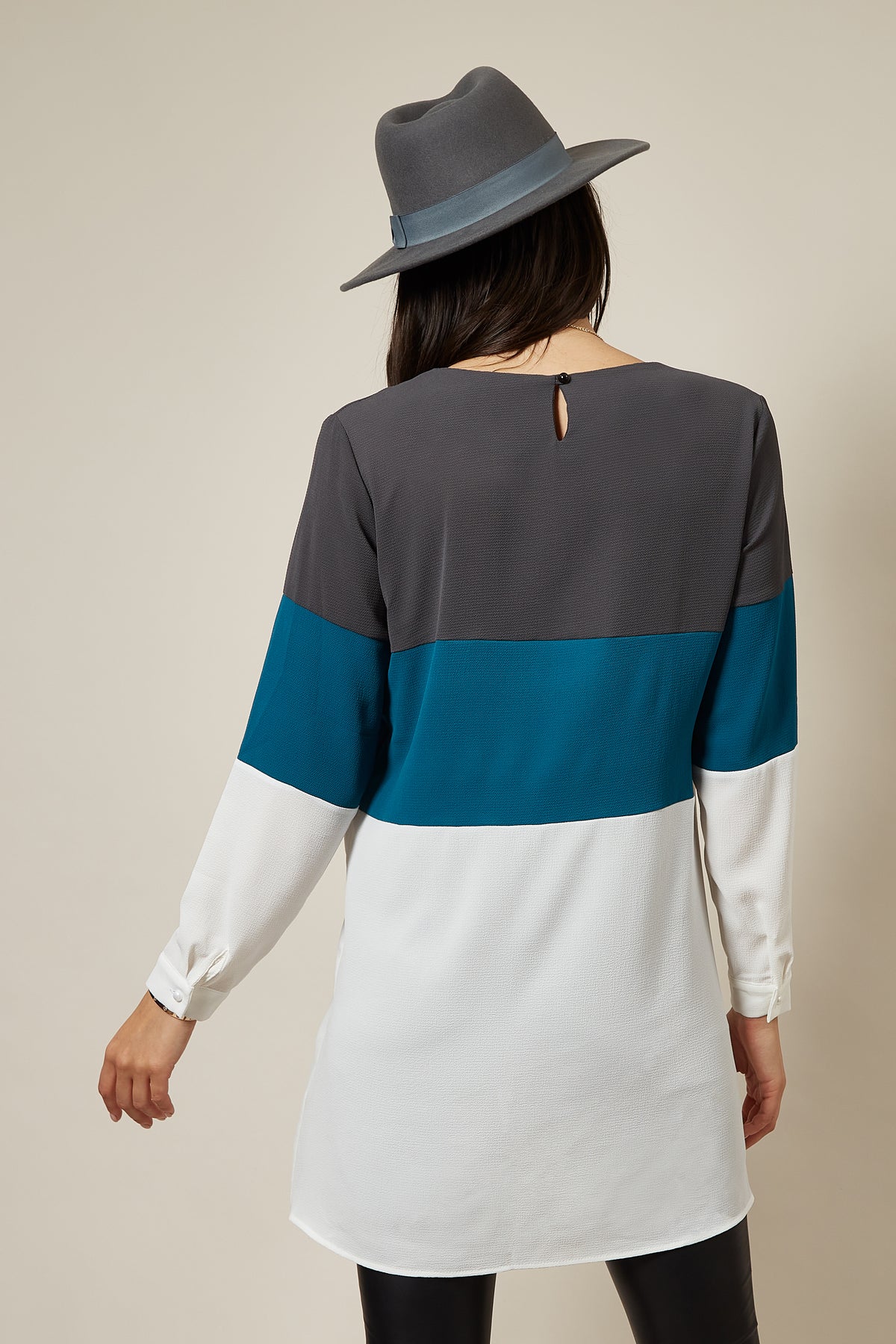 Oversized Colour Block Top In Grey, Blue And White With Necklace