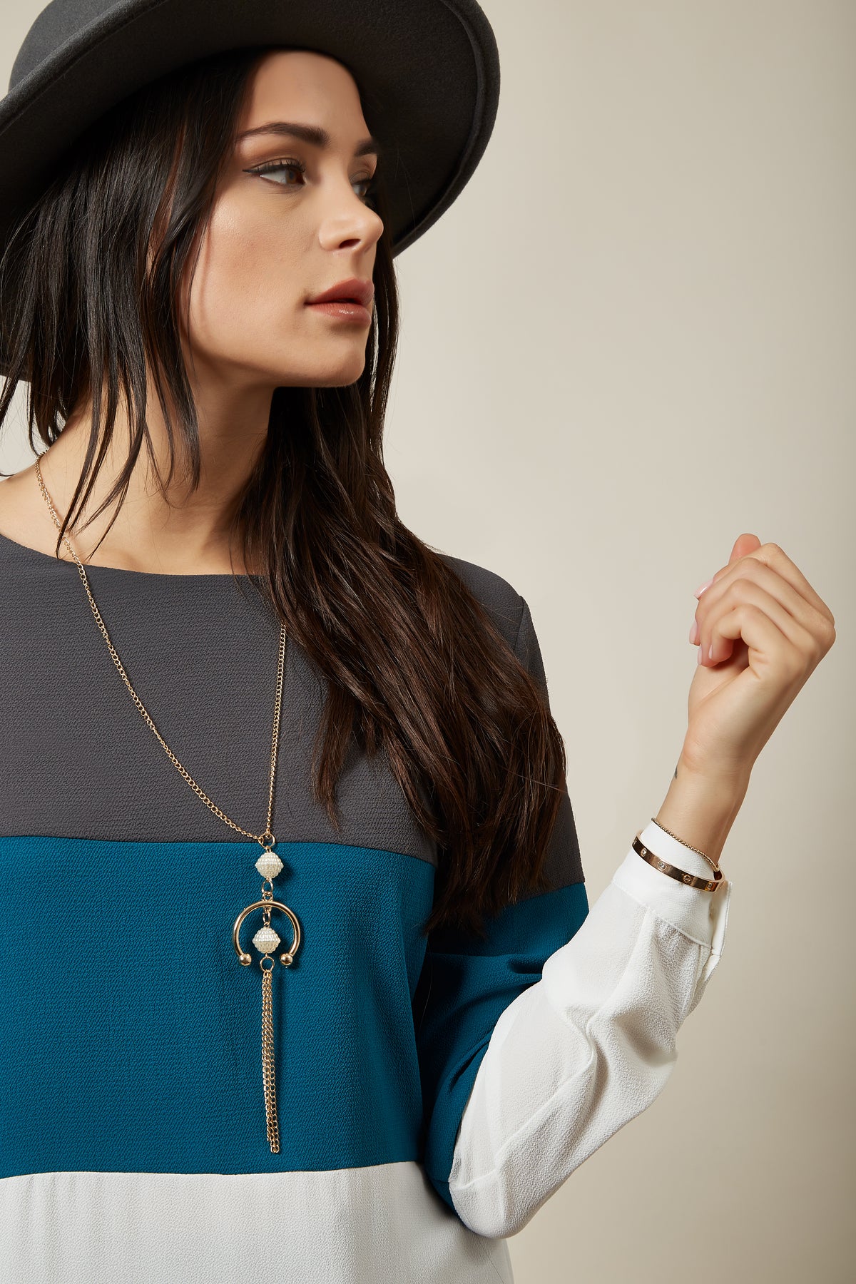 Oversized Colour Block Top In Grey, Blue And White With Necklace
