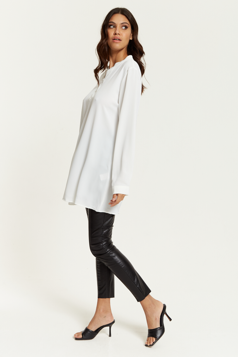 Long Sleeves White Tunic with Button Details in White