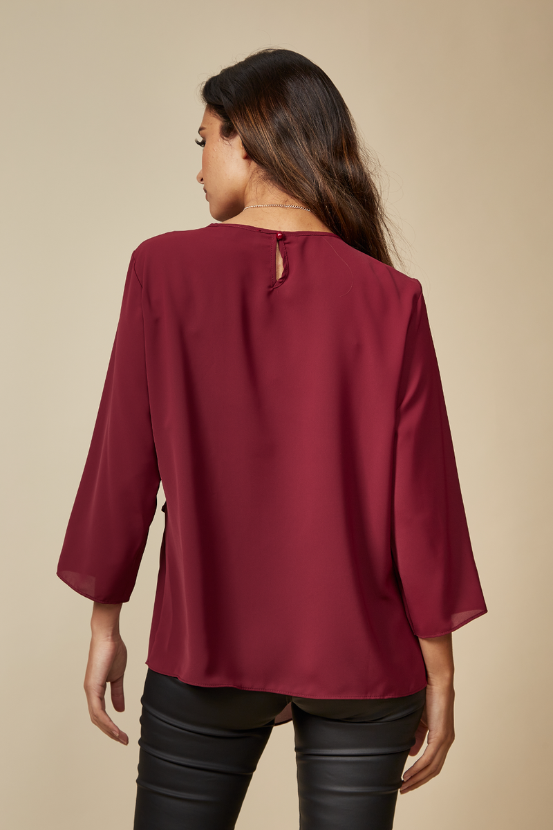 3/4 Sleeve Relaxed Layered Top With Necklace In Burgundy