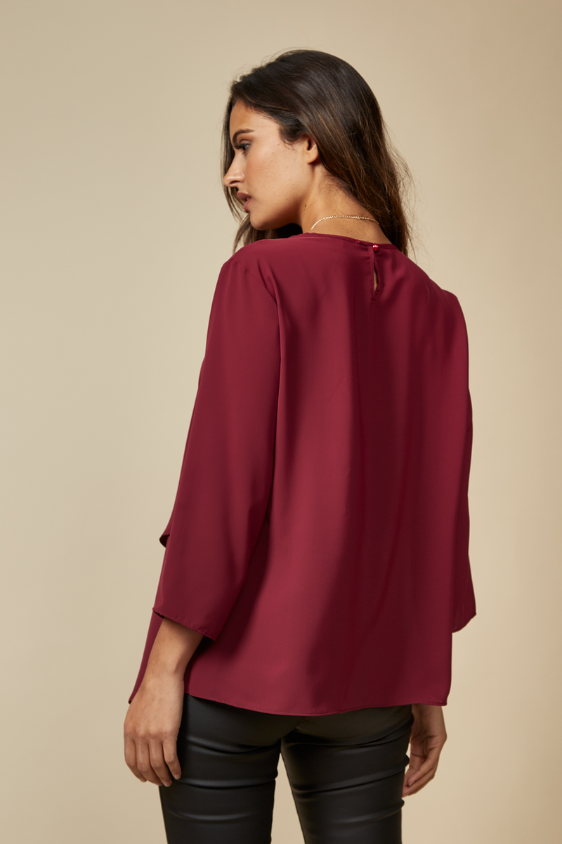 3/4 Sleeve Relaxed Layered Top With Necklace In Burgundy