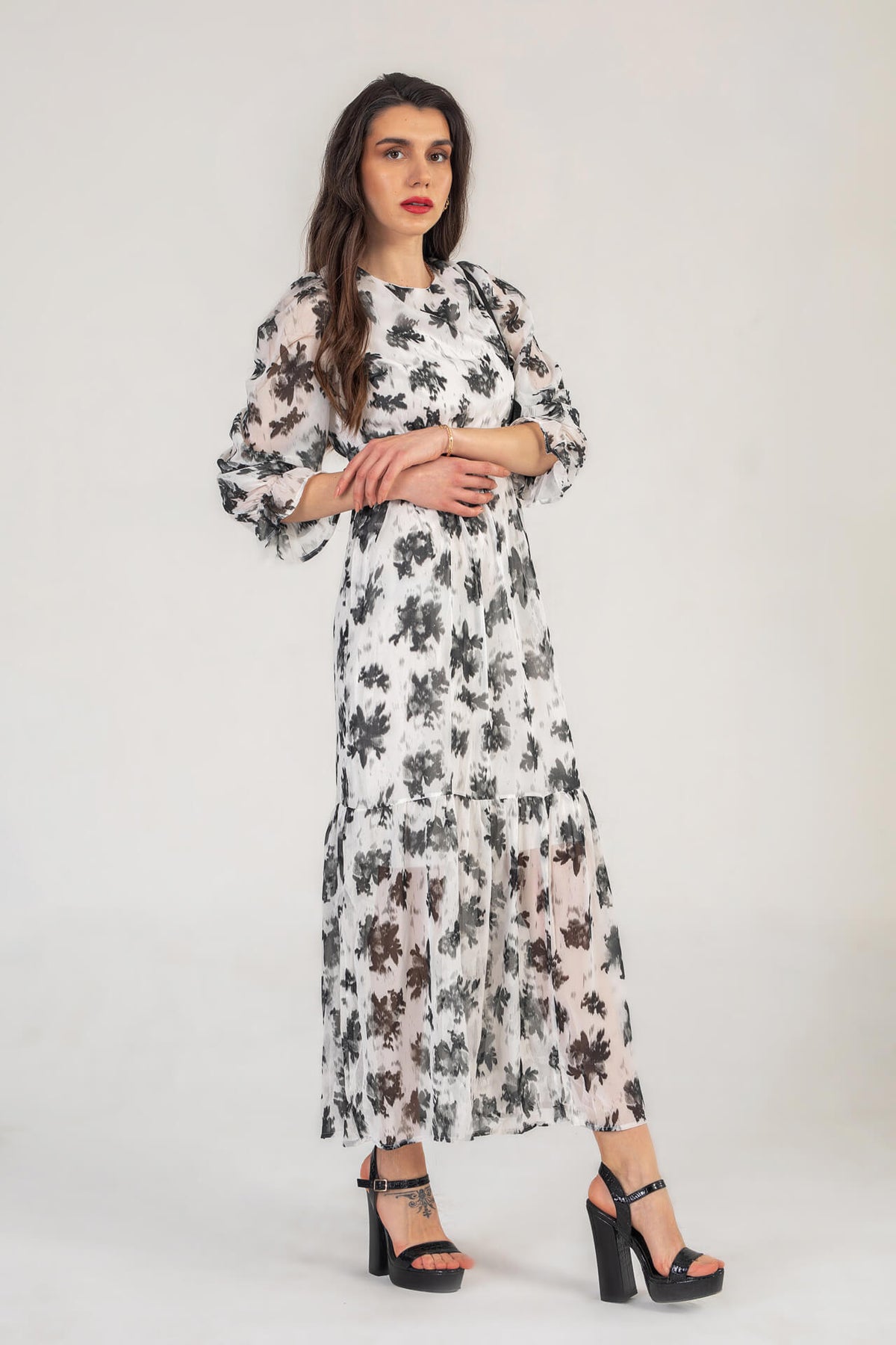 3/4 Sleeve Maxi Dress In White & Black Floral Print