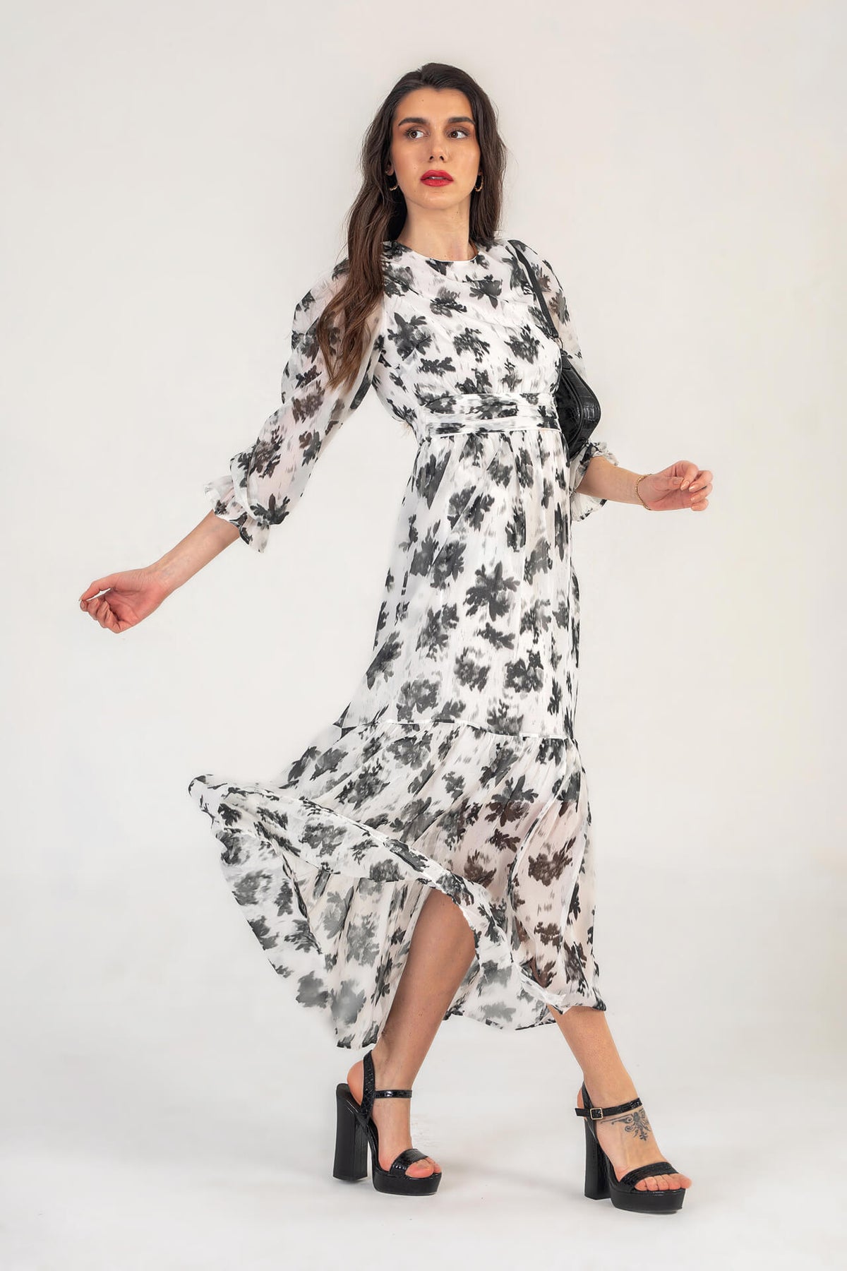 3/4 Sleeve Maxi Dress In White & Black Floral Print